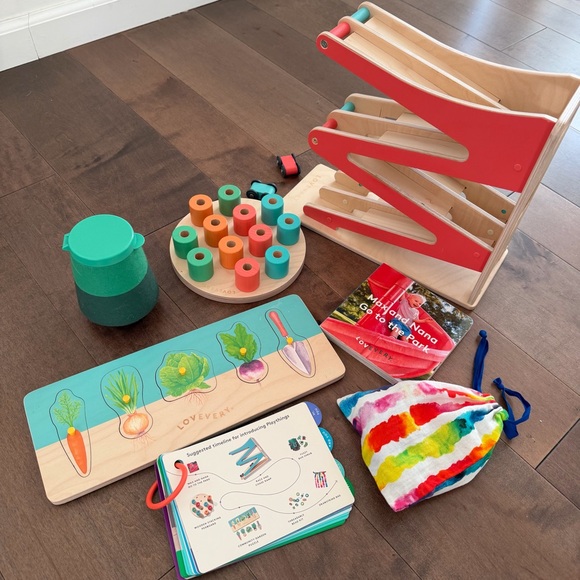 Lovevery The Adventurer Play Kit 16-18 Months - Picture 2 of 15